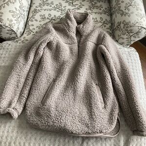 Women’s A & F Oversized Sherpa Taupe Gray Size Small NWOT